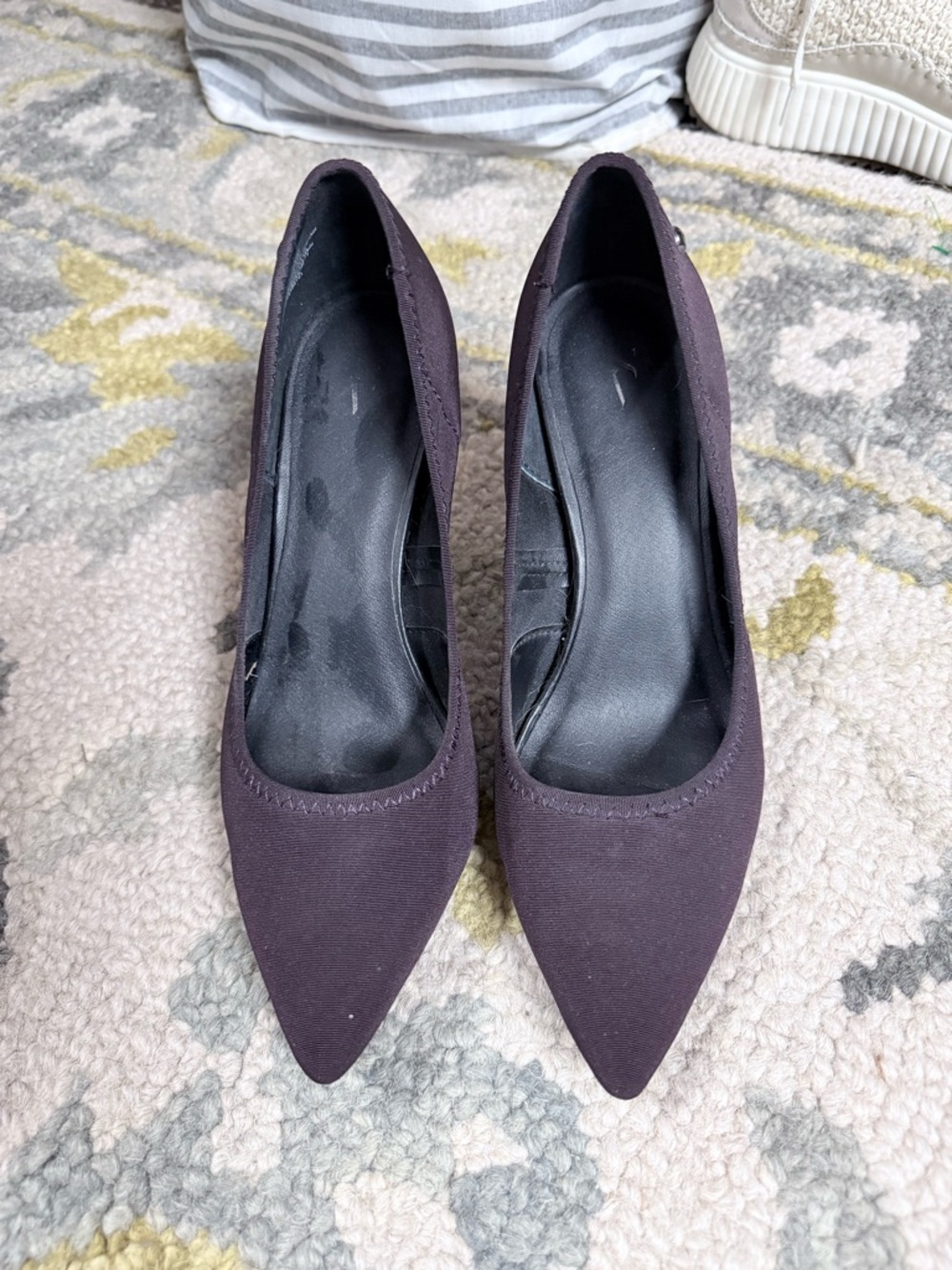 Simply Vera Vera Wang Pointed Toe Pumps in Plum